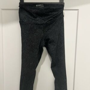 Nobull Women's High Rise Crop in Charcoal Floral SIZE S